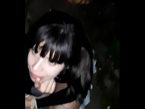 ❤️ 在街上膨胀的阴茎,以换取糖果 Sex video
