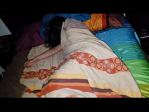 ❤️ 继子在年轻的继母睡觉时责骂她 Sex video